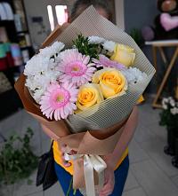 Букет цветов из:  Герберы, Розы и Хризантемы в Степном озере